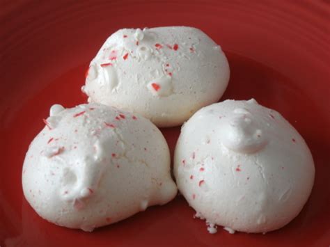 Super Easy Peppermint Kisses Recipe